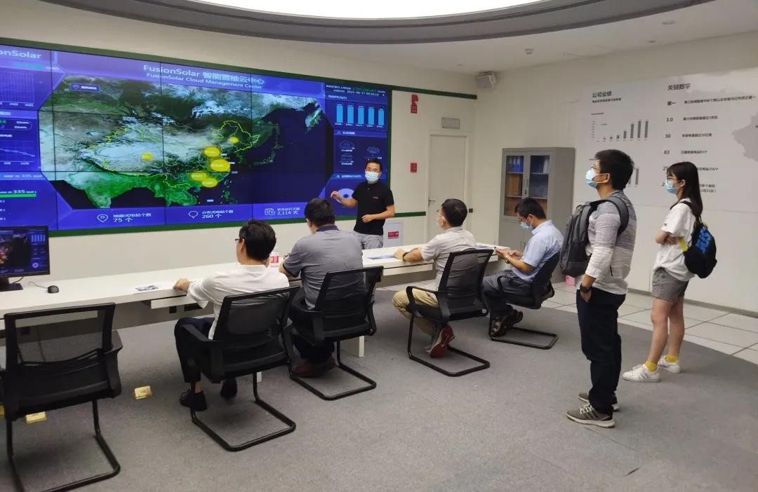 浙江大学新能源研究中心一行莅临304永利科技海宁集控中心