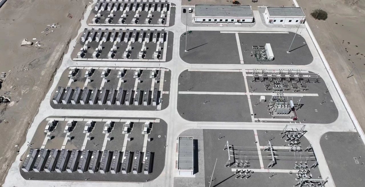 304永利科技首个独立共享储能电站与国家第一批沙戈荒大基地光伏项目同步并网